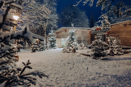 Kerstsfeer op het Mayrhofner Advent bij het Waldfestplatz